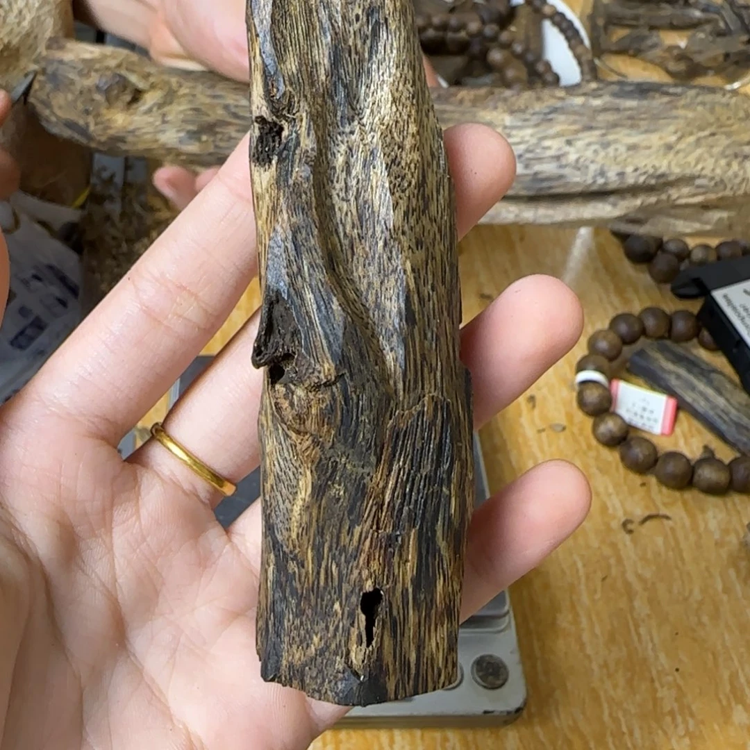 ！***路沉香沉香碎屑绿棋蓝宝石虫漏23g