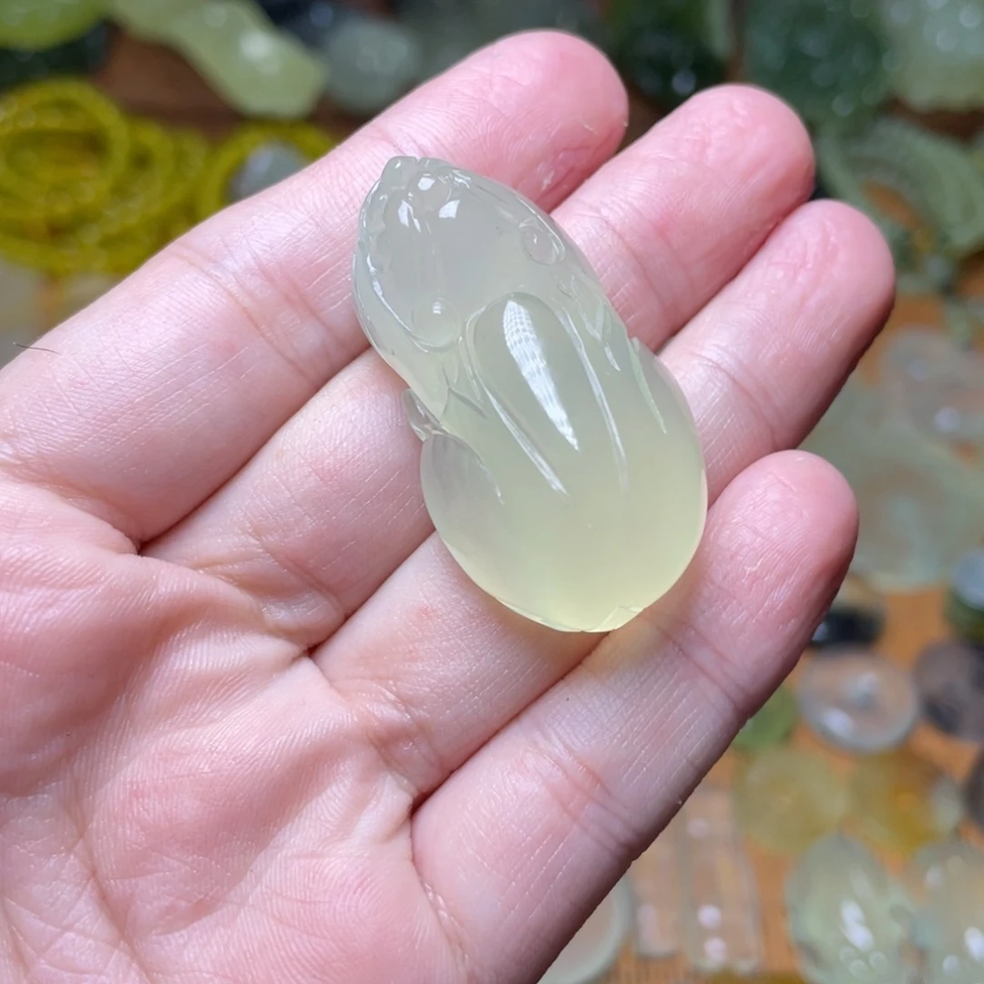 蛇纹石玉未镶嵌吊坠