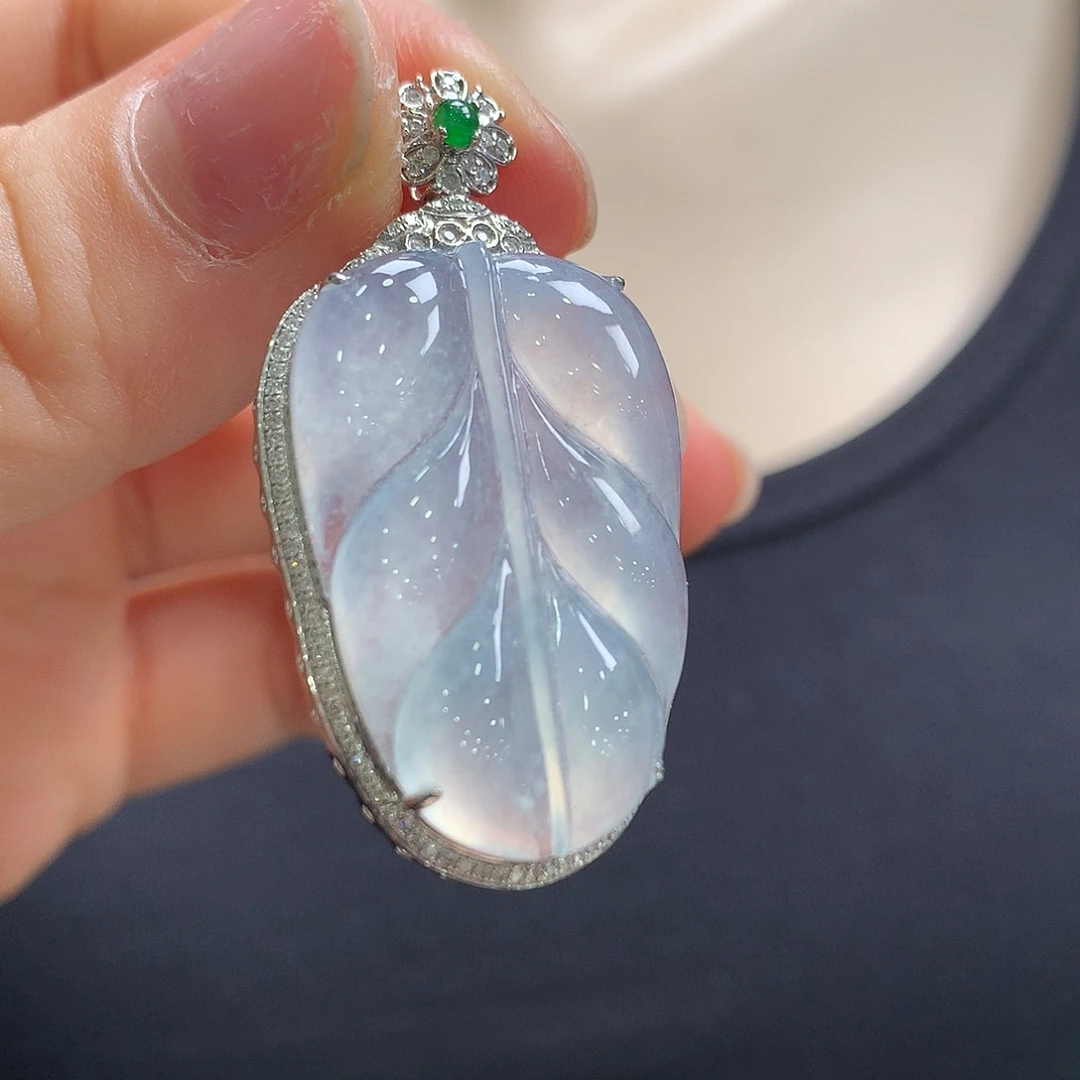 翡翠18K金镶嵌颈饰叶子