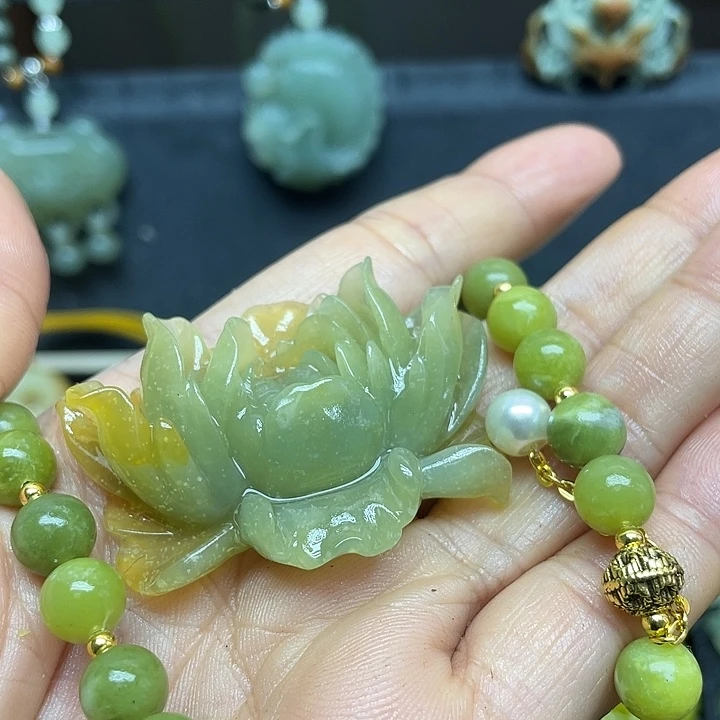 未镶嵌蛇纹石玉颈饰君*