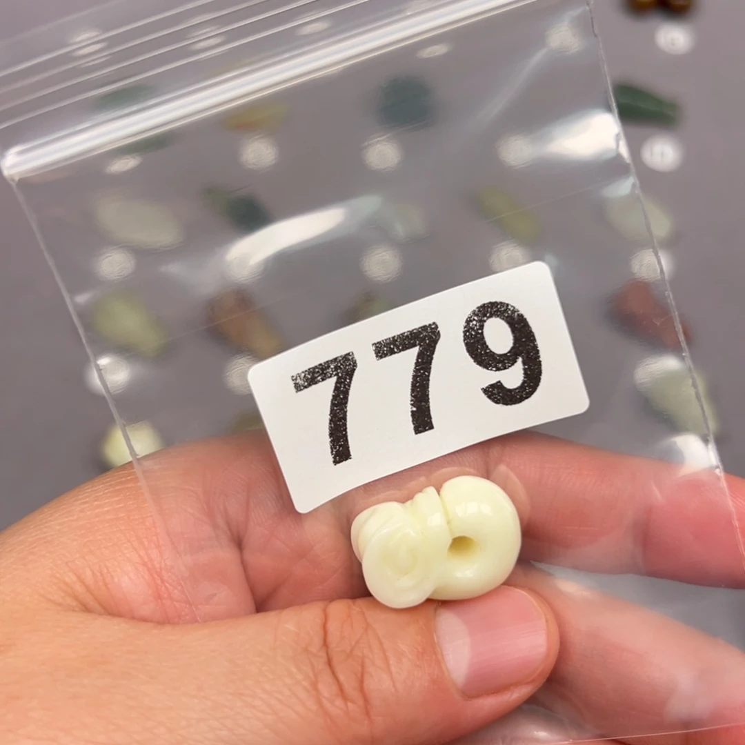 未镶嵌蛇纹石玉颈饰悟*