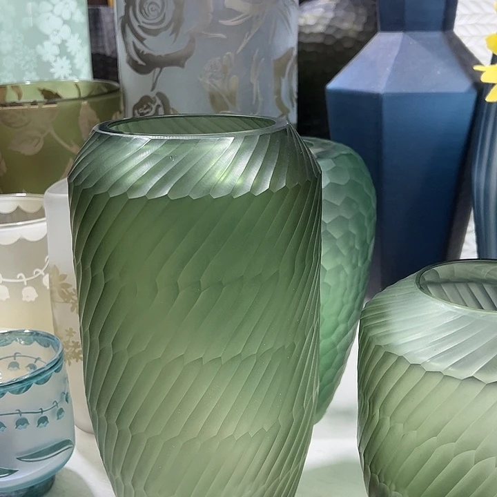 手工艺品琉璃绿色磨刻花瓶花器高32口10