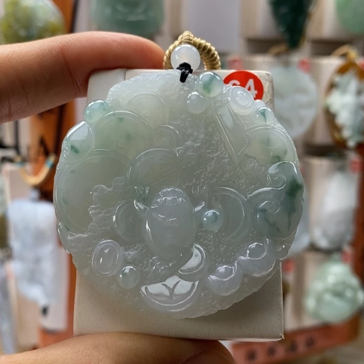 翡翠未镶嵌颈饰每天好