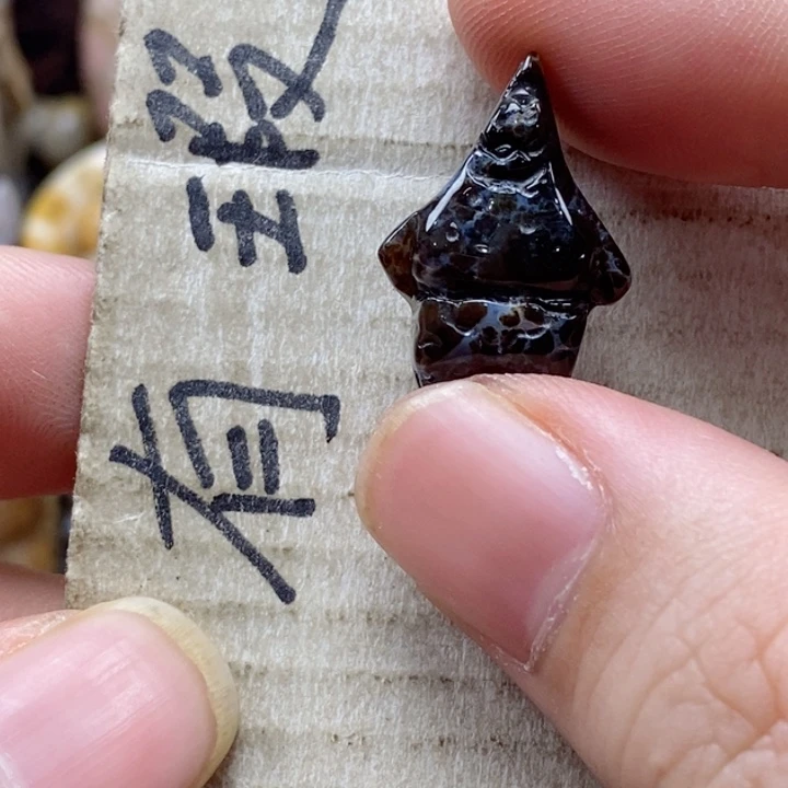 硅化珊瑚（珊瑚玉）颈饰未镶嵌细*女