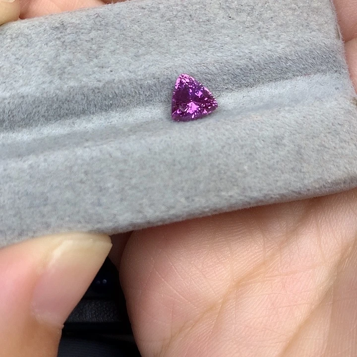 蓝宝石裸石1.26ct紫蓝宝三角