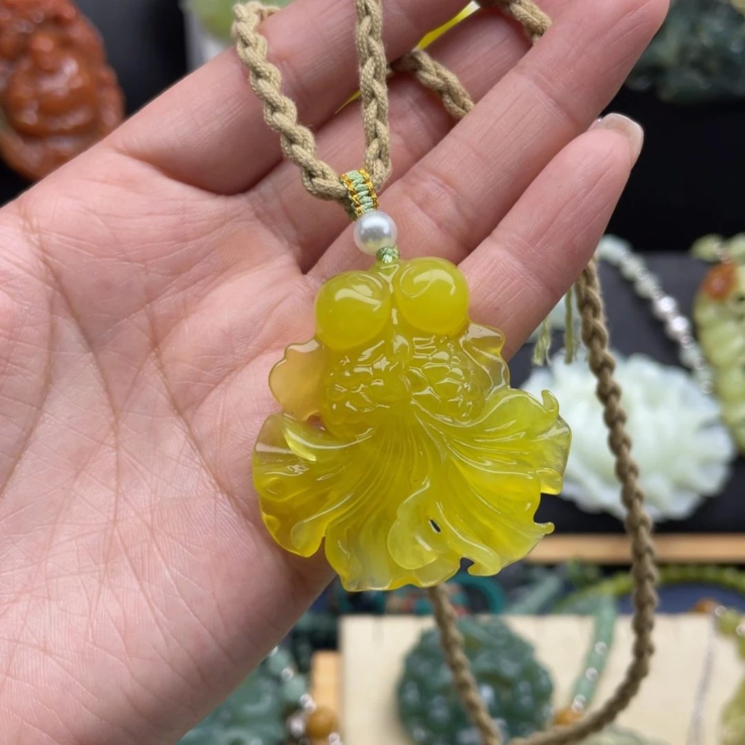 蛇纹石玉未镶嵌颈饰