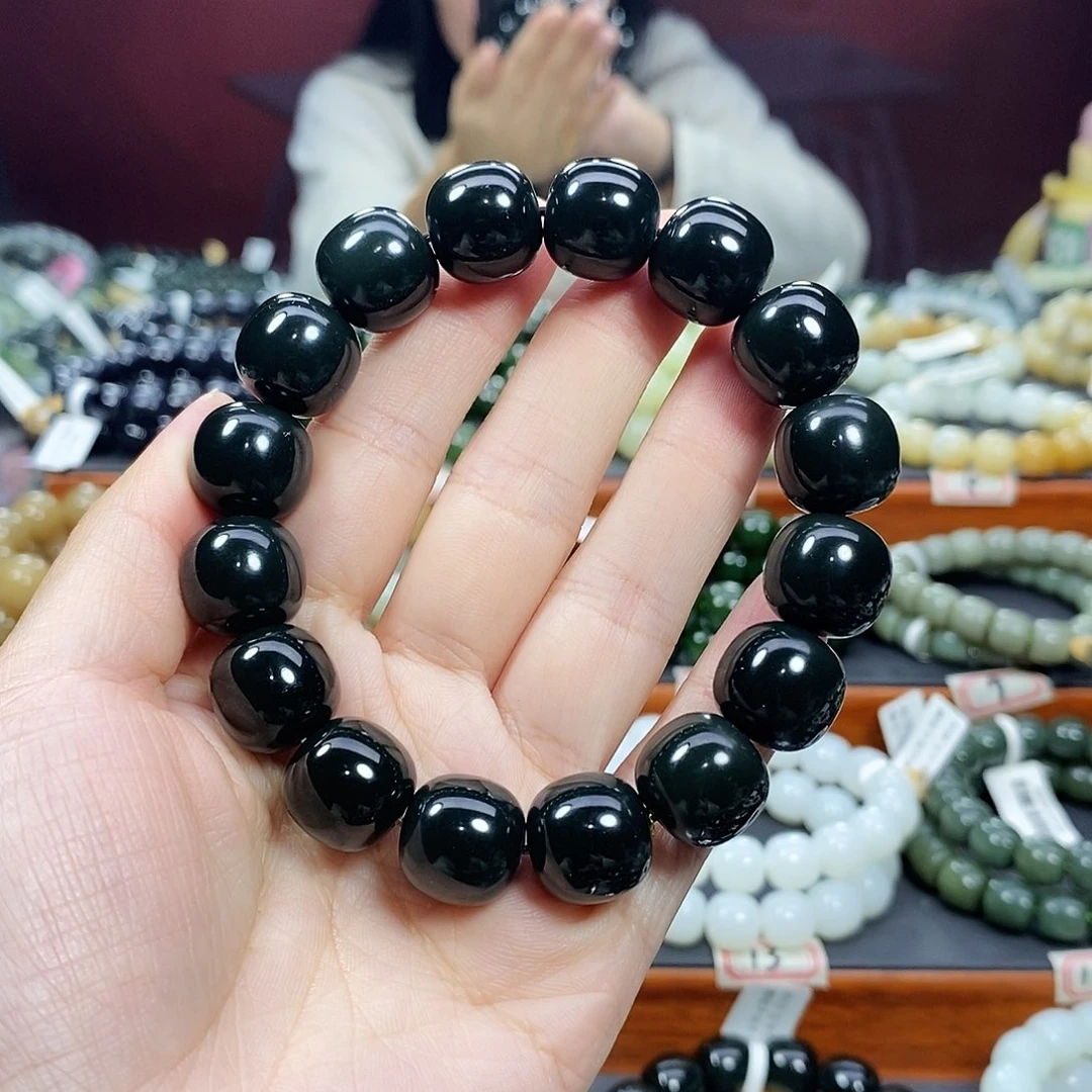 人***途未镶嵌手链和田玉