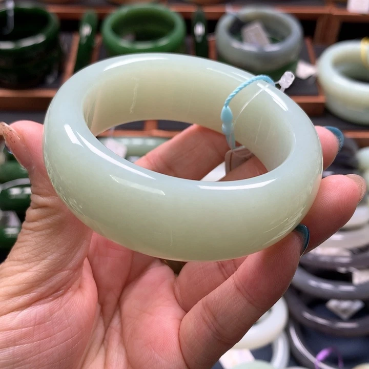 【闪购商品】未镶嵌手镯和田玉41
