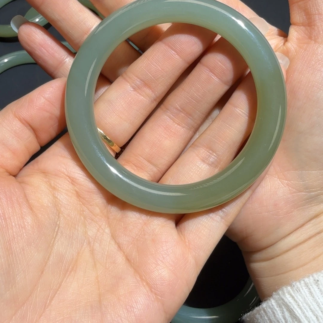 *****和田玉未镶嵌手镯