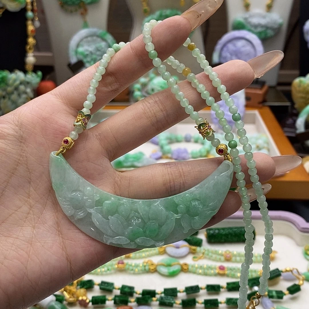 颈饰未镶嵌翡翠项链