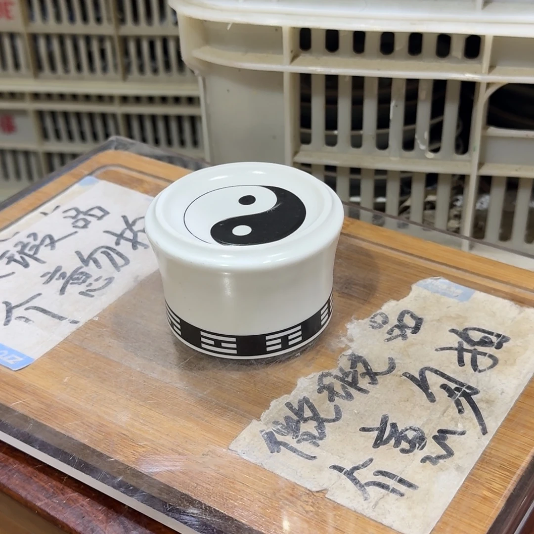 微瑕疵介意勿拍陶瓷器皿S354