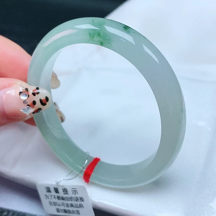 翡翠手镯未镶嵌53贵