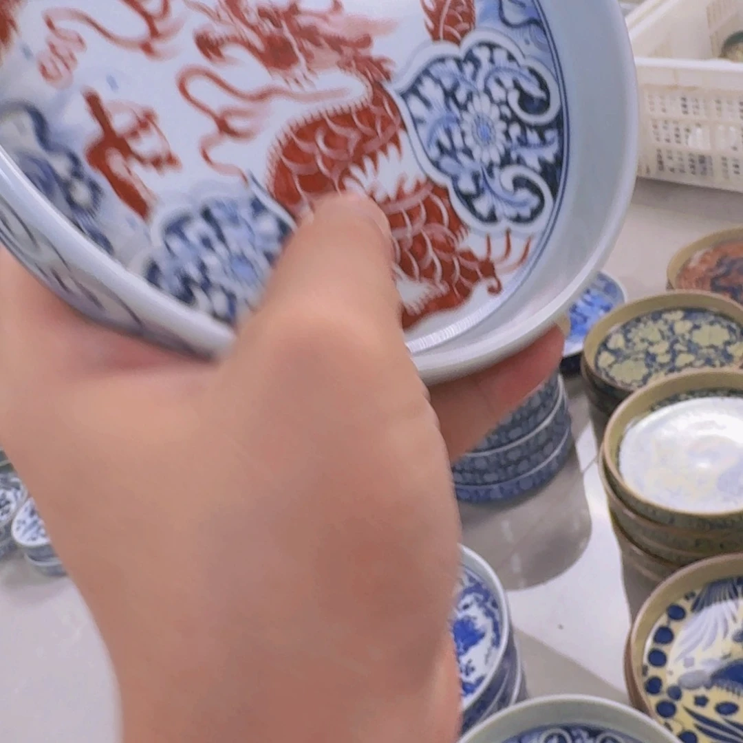 瓷片釉里红如意穿花龙大壶乘