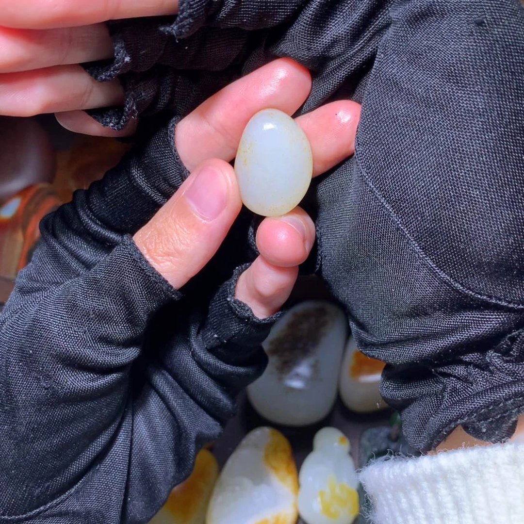 W***M和田玉未镶嵌颈饰