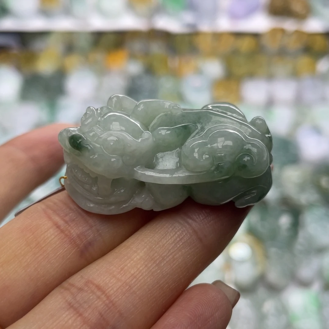 翡翠未镶嵌颈饰貔貅