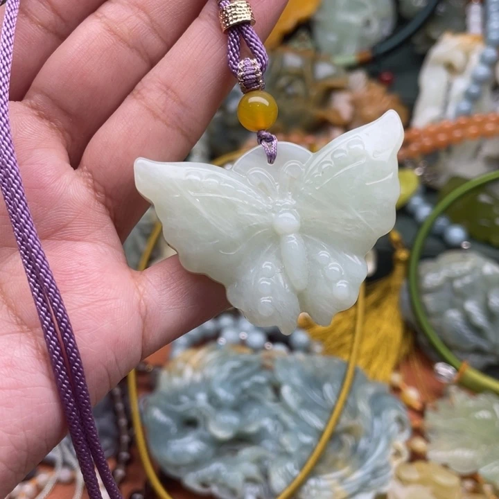 蛇纹石玉吊坠合金