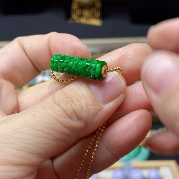 翡翠未镶嵌颈饰吊坠