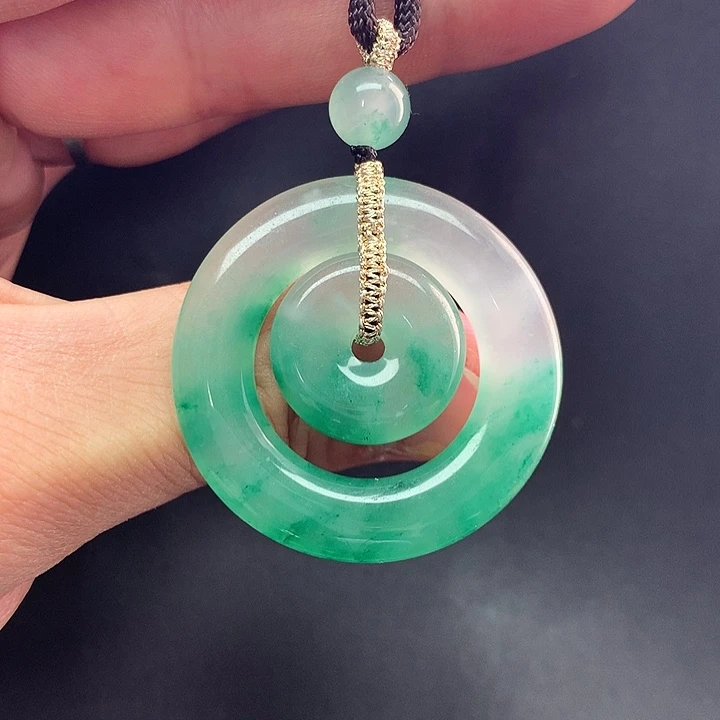 石英质玉未镶嵌颈饰