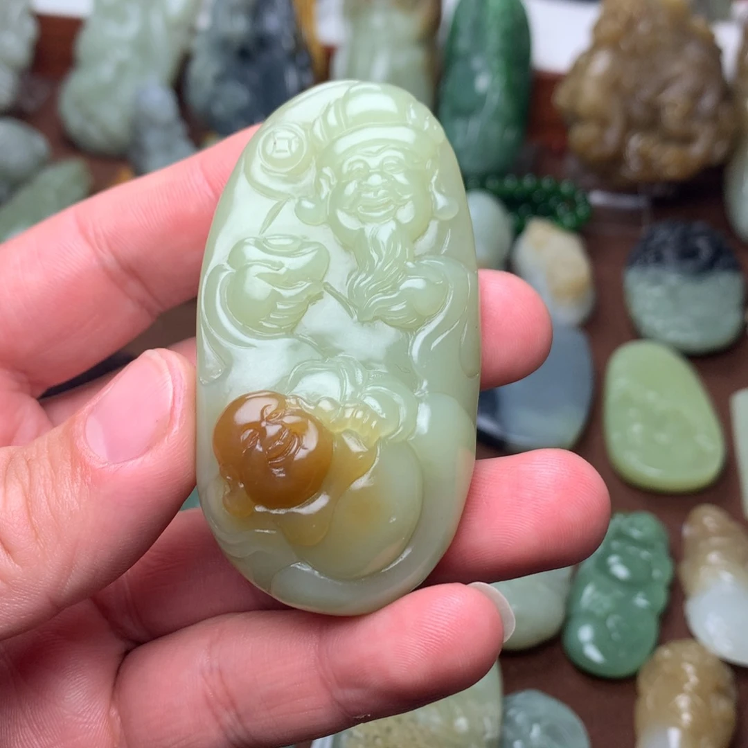 和田玉挂件未镶嵌何**地