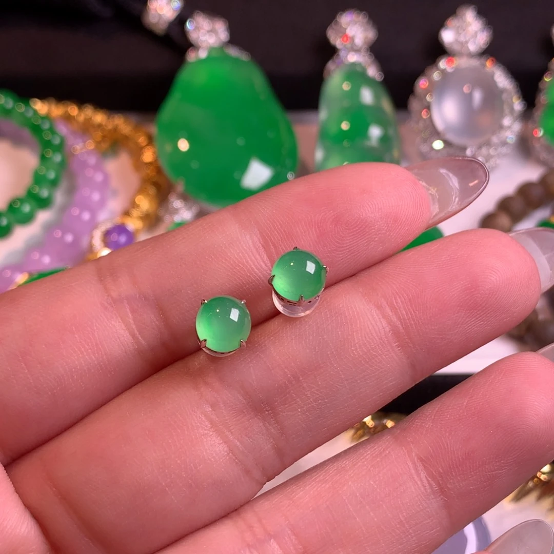 22K金镶嵌翡翠耳饰耳钉
