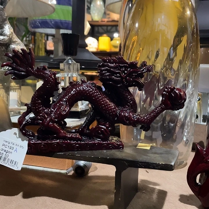 陶瓷花瓶，摆件部分微瑕。