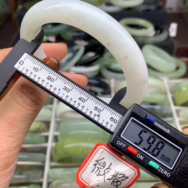 蛇纹石玉未镶嵌手镯505