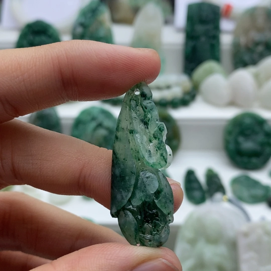 独山玉颈饰未镶嵌