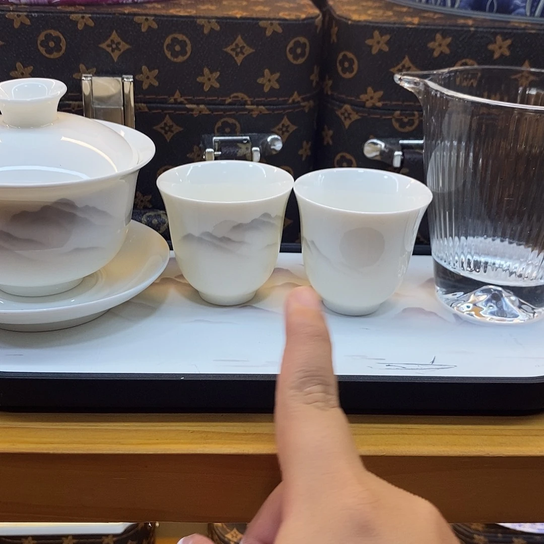 盖碗里的水煮开后放入