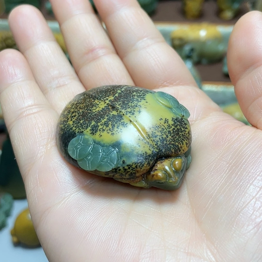 【闪购商品】未镶嵌岫岩河磨玉（透闪石质玉）挂件无***术