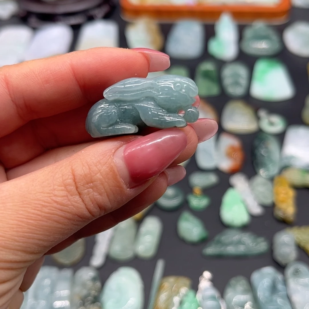 【闪购商品】翡翠颈饰未镶嵌兔子