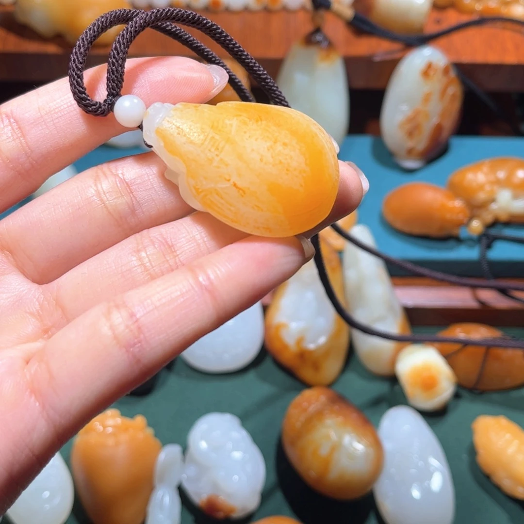 和田玉未镶嵌颈饰阿*