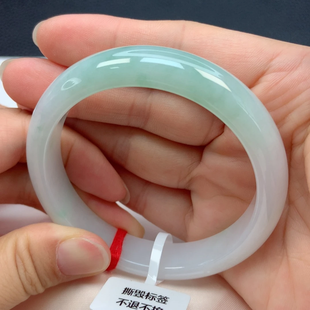 翡翠手镯未镶嵌59圈