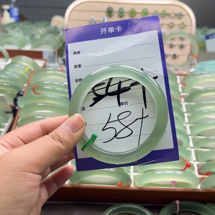 向***米岫玉未镶嵌手镯手镯