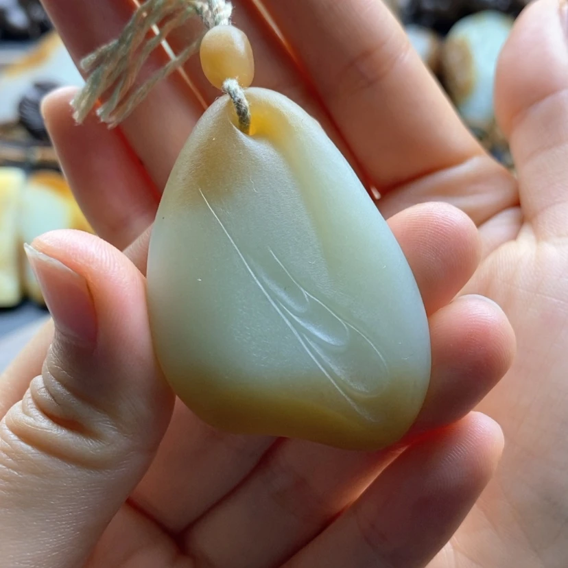 【闪购商品】颈饰未镶嵌和田玉（糖玉）