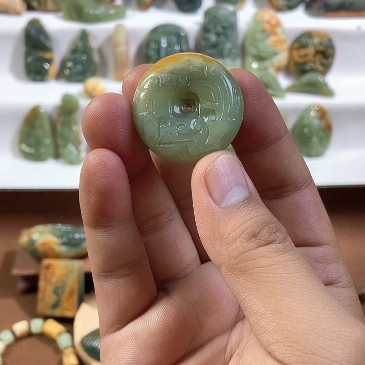 吊坠(不含链)未镶嵌岫岩河磨玉（透闪石质玉）