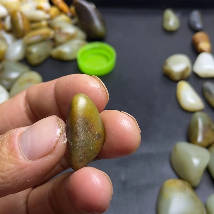 星***辰和田玉（糖玉）未镶嵌珠宝奇石