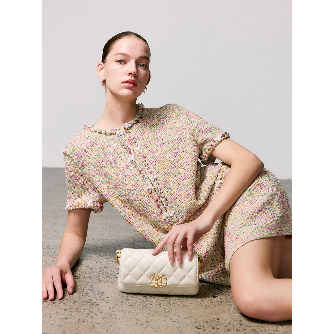 玖着“曼陀罗”绝妙炫彩绞综轻盈高支棉珠边订花香风短袖连衣裙