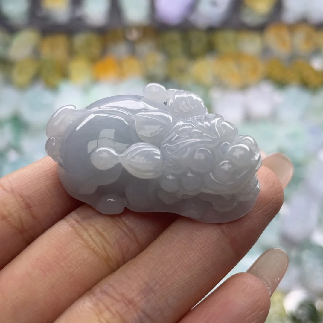 翡翠未镶嵌颈饰貔貅
