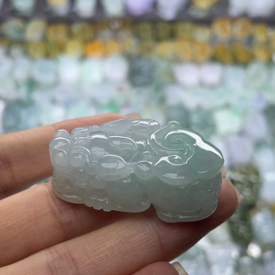 倾***雨翡翠未镶嵌颈饰貔貅