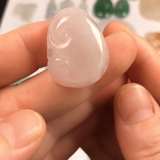 翡翠未镶嵌颈饰如意