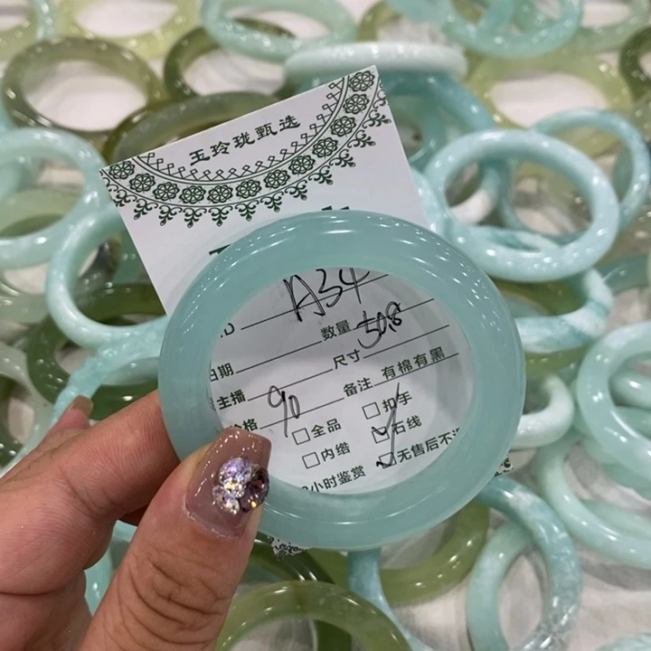 他***。岫玉未镶嵌手镯A34