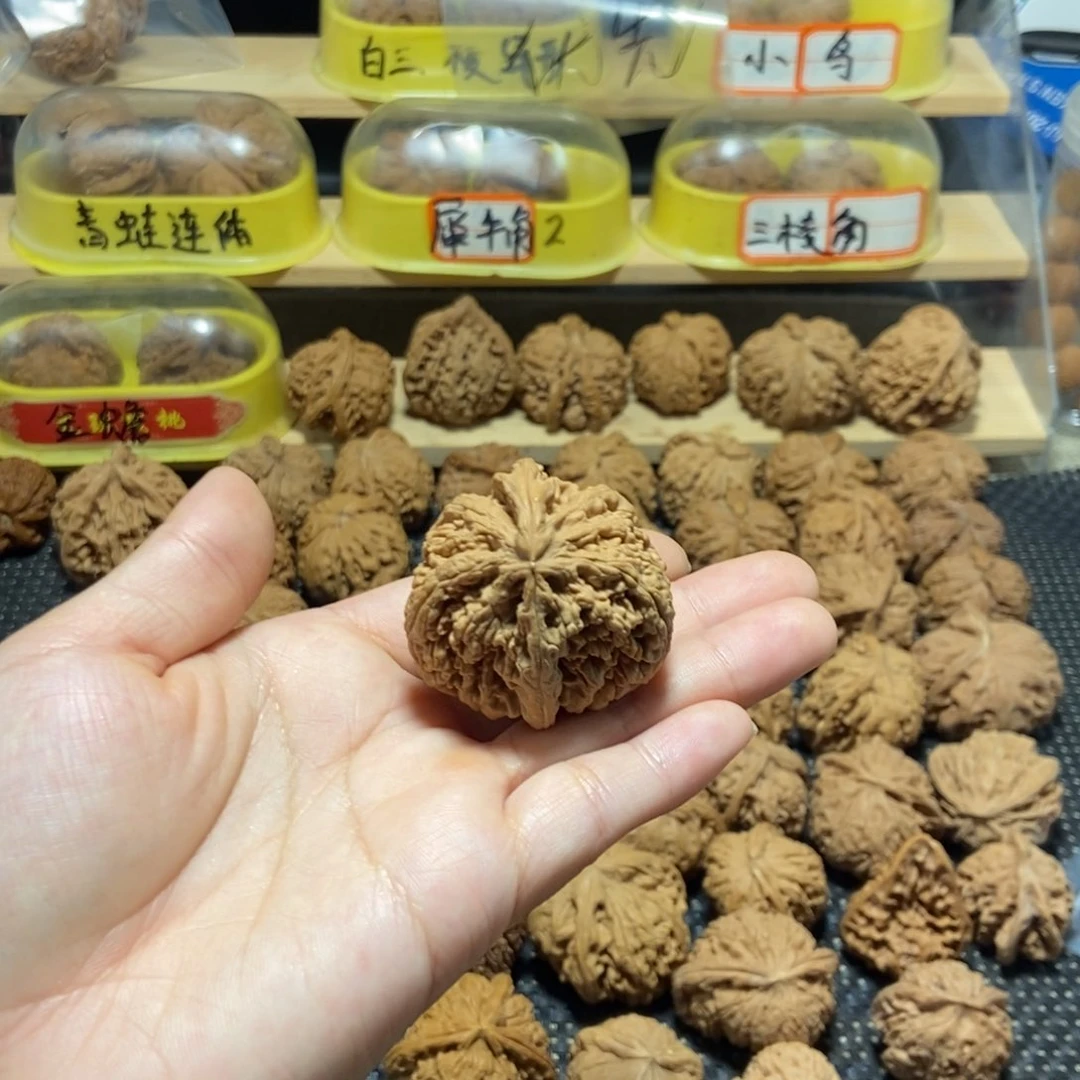 文玩核桃吊坠秋****?核桃异形