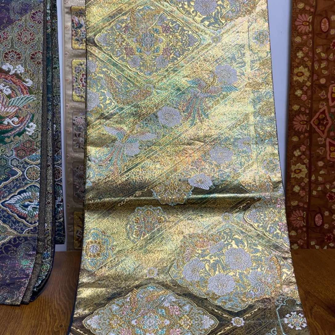 织绣织锦缎。织锦，织锦