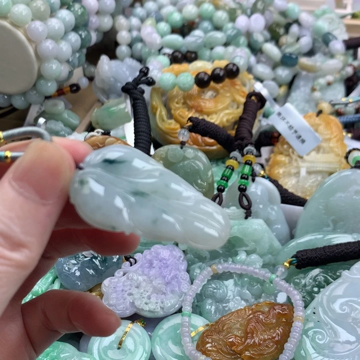 翡翠未镶嵌颈饰吊坠