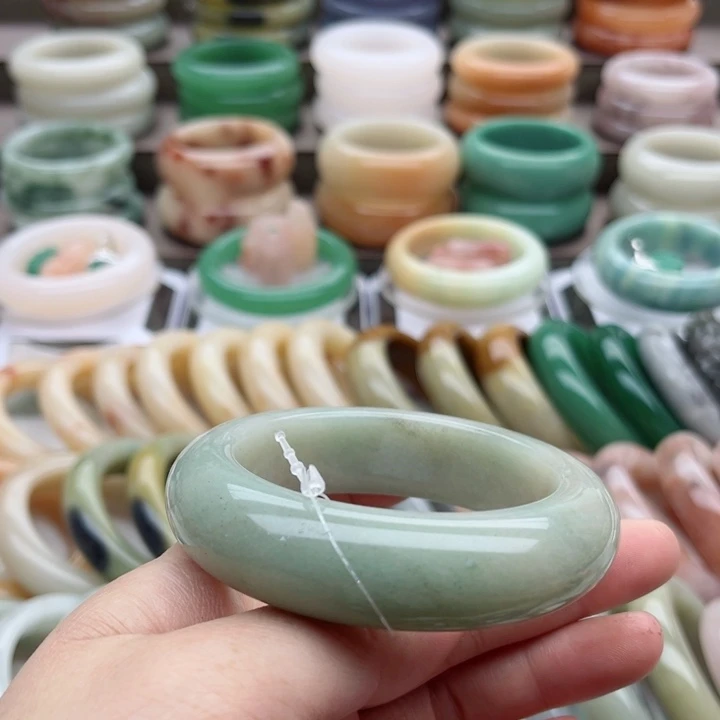 石英质玉手镯未镶嵌