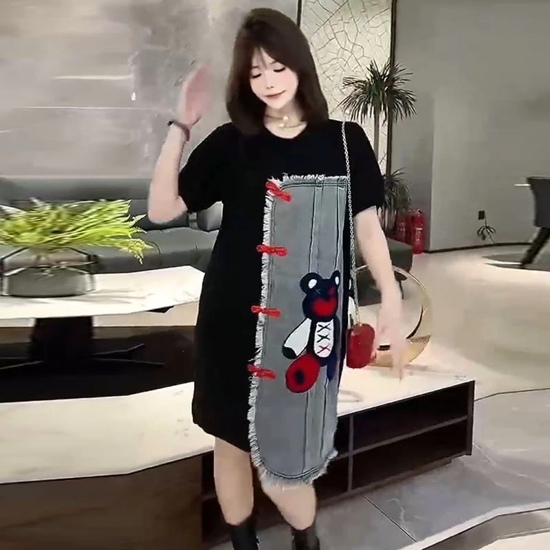 时尚盘扣牛仔拼接显瘦遮肉微胖MM大码休闲半袖洋气中长连衣裙子