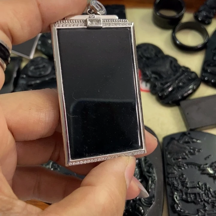 翡翠颈饰未镶嵌墨翠