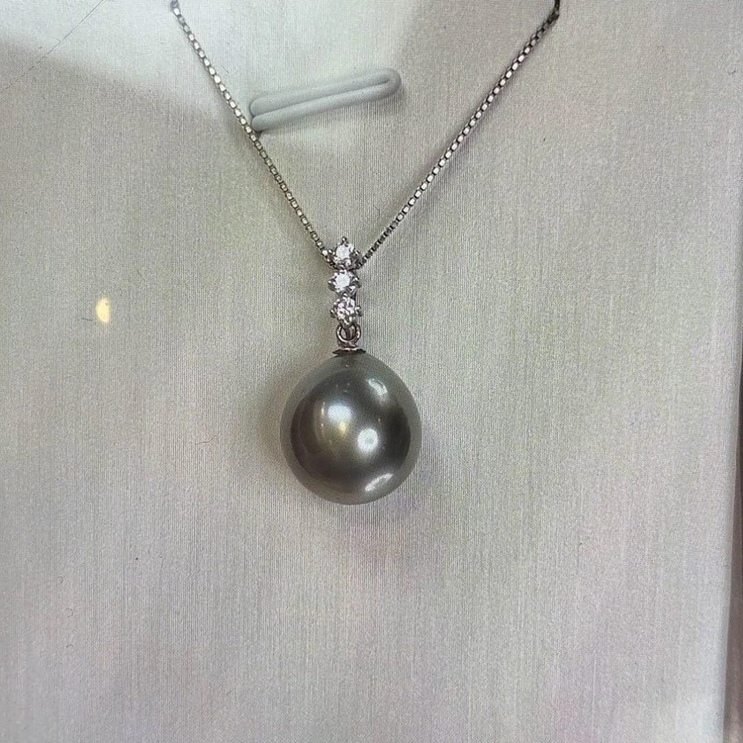 海水珍珠颈饰18K金镶嵌水滴铂金灰吊坠