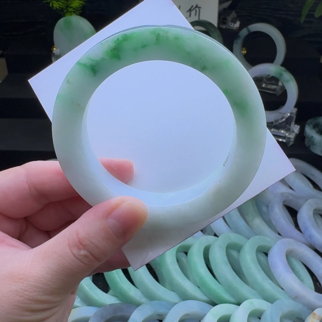 未镶嵌翡翠手镯定制翡翠
