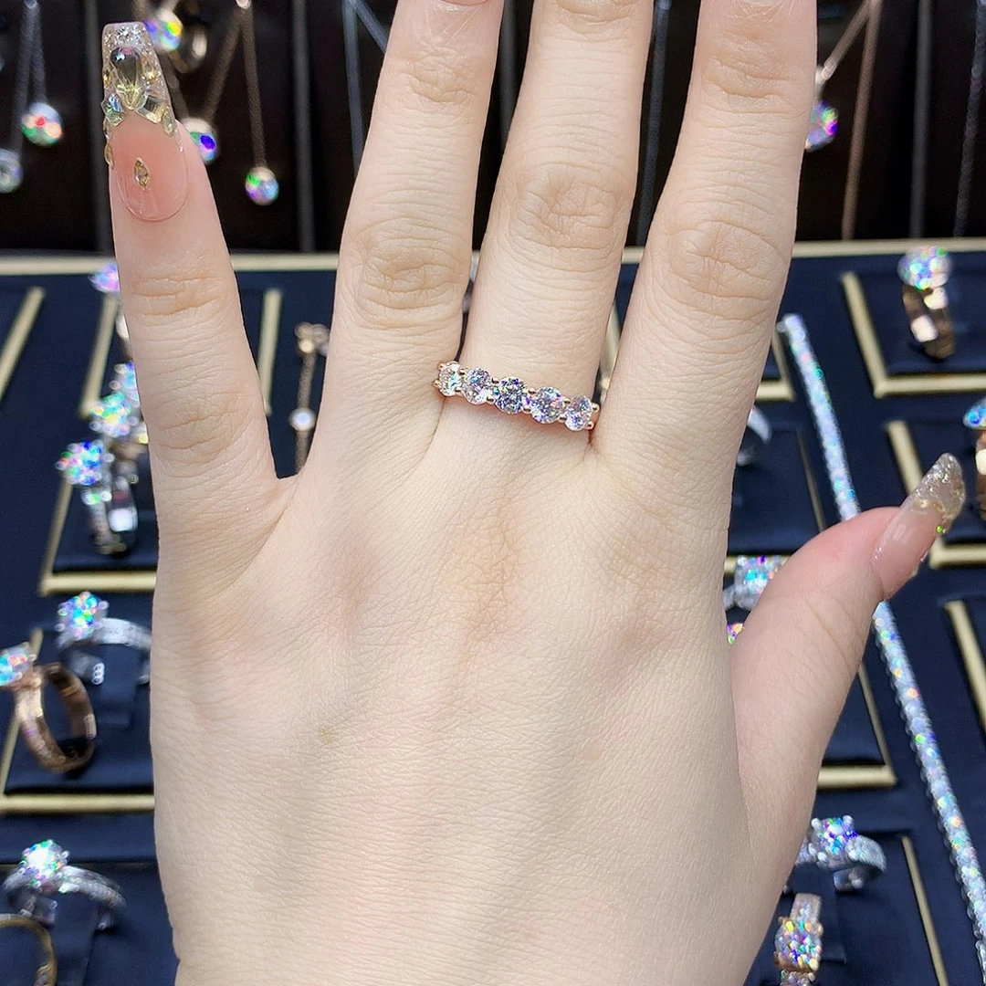 戒指/指环18K金镶嵌合成碳硅石（莫桑石）冬*